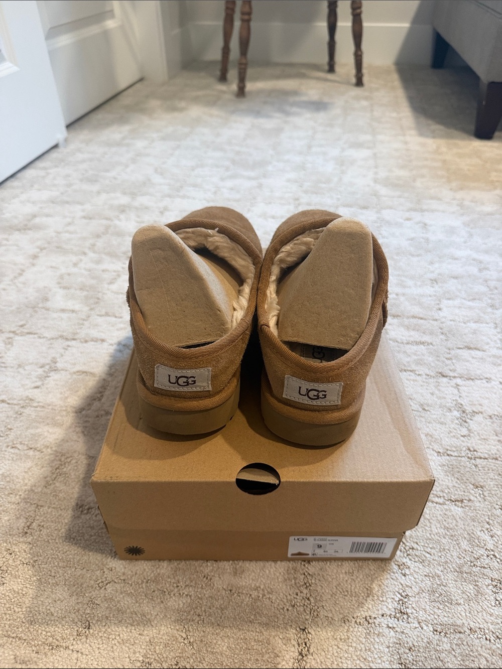UGG - Picture 2 of 4